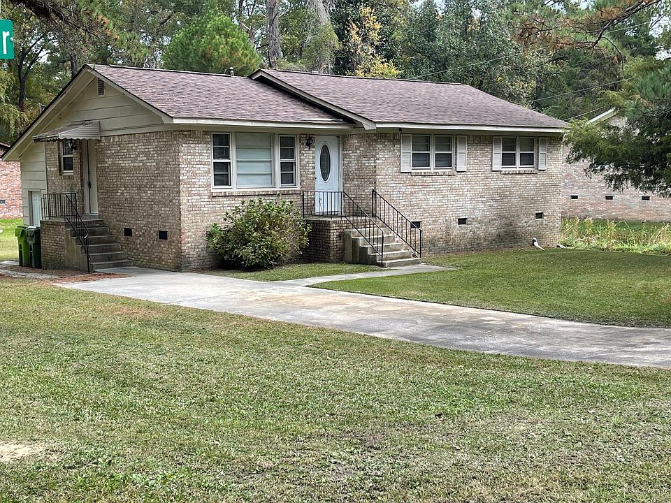 Front yard view
