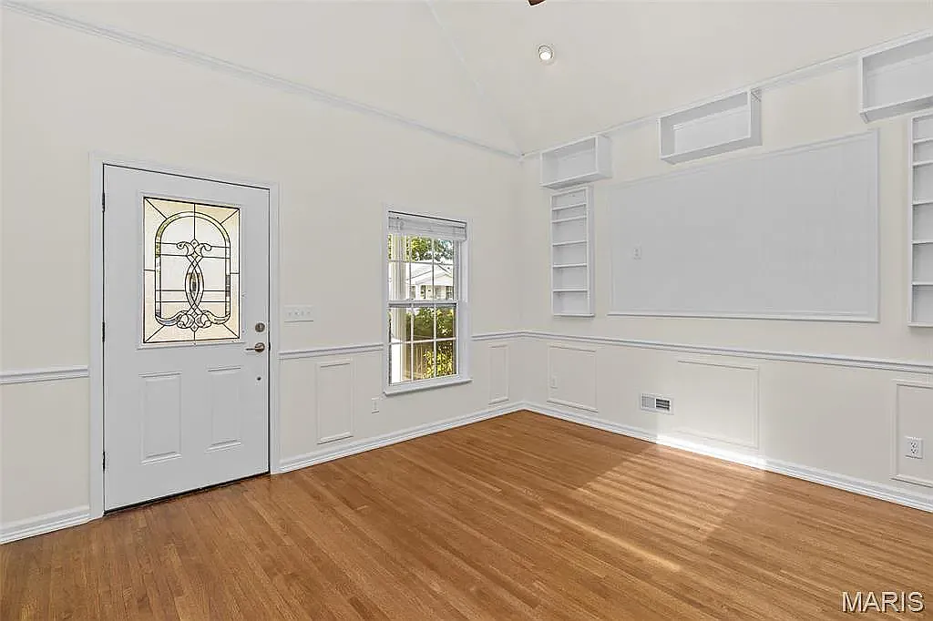 2 bed, 733 sqft, $1,450 — Photo 2