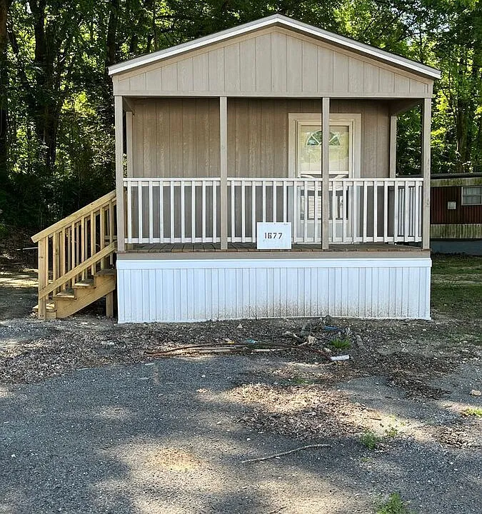 1677 Dena Dr