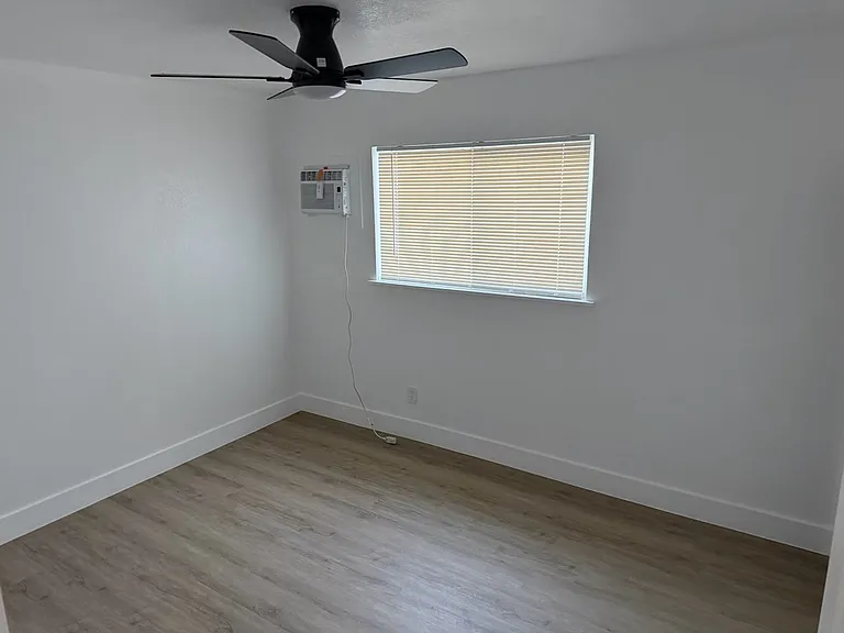 548 Las Palmas Ave #A — Photo 5