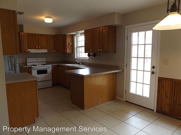 5th image of 703 Dawn Ln