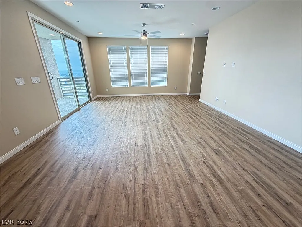 3 bed, 3.5 bath, 1992 sqft, $2,850 — Photo 3