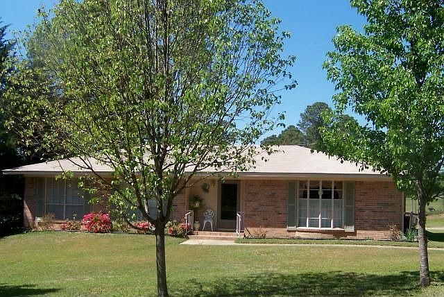 1st image of 309 Live Oak Dr