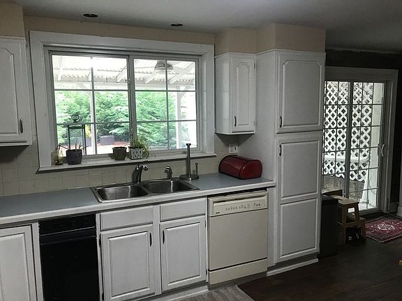 3rd image of 415 58th St #1