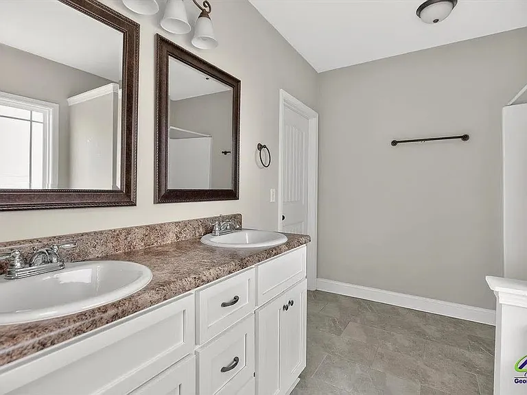 100 Tudor Pl — Photo 14