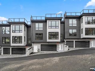 1456 River Rd, Edgewater, NJ 07020