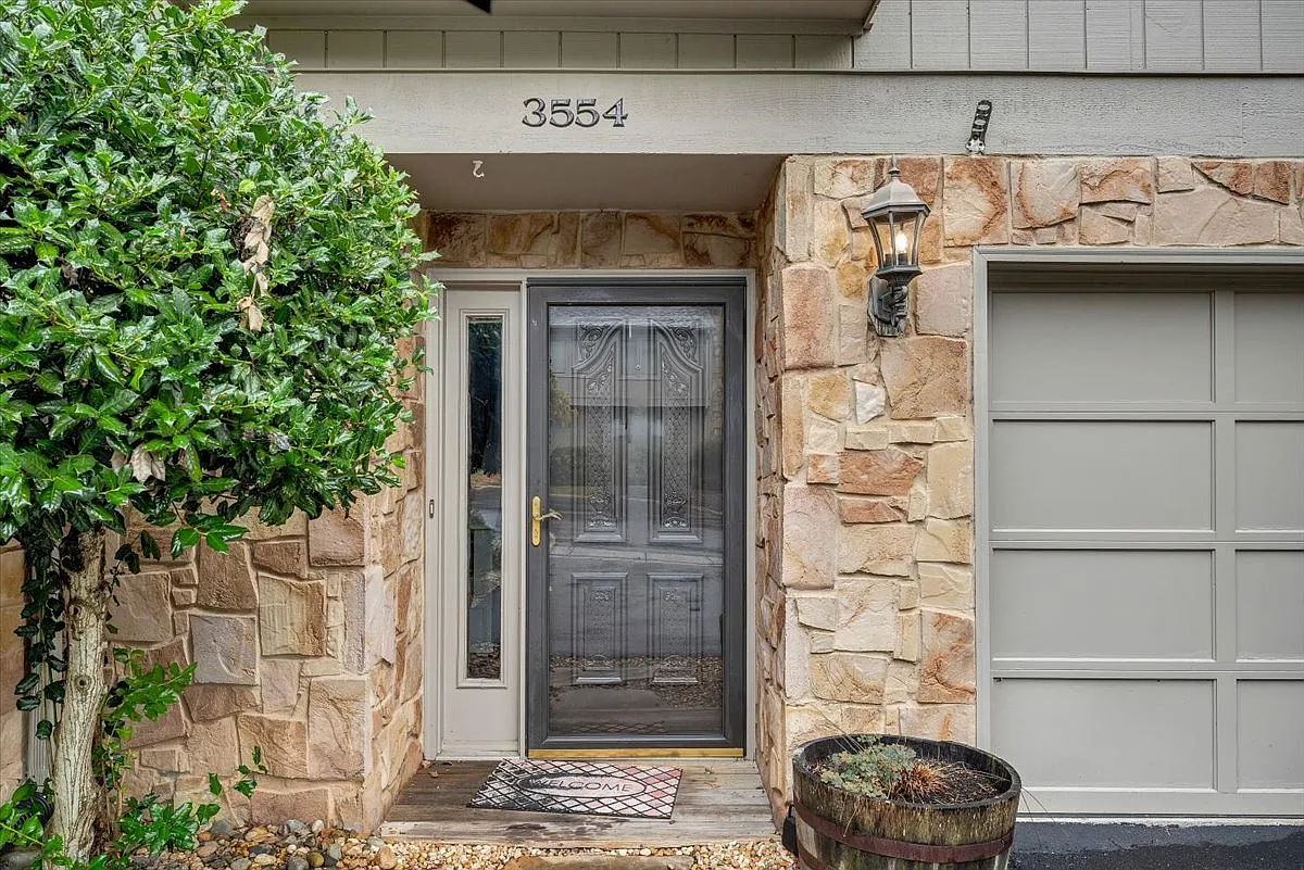 3 bed, 2.5 bath, 1542 sqft, $2,000 — Photo 2