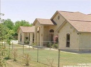 2371 Warncke Rd, La Vernia, TX 78121