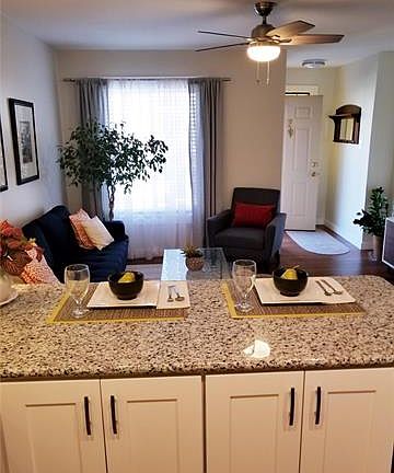 5th image of 336 Barrington Square Est APT F