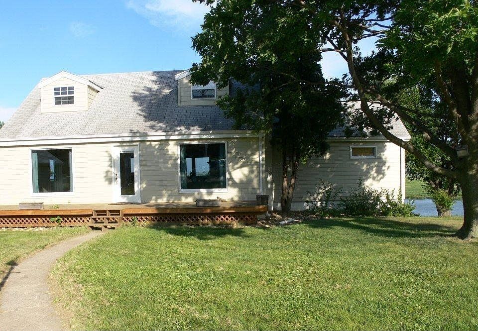 For Sale: 804 Maple, Springfield, SD 57062
