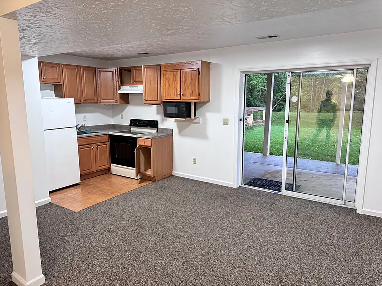 1675 Park Lawn Dr — Photo 10
