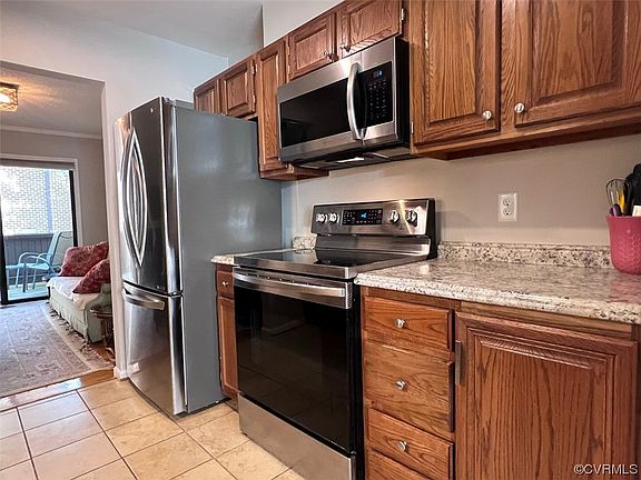 4th image of 2133 S Henry St Unit 44