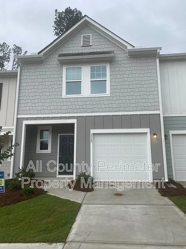 3 bed, 2.5 bath, 1421 sqft, $1,595 — Photo 1
