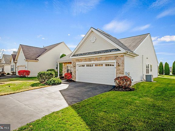 3rd image of 407 Maryjoe Way
