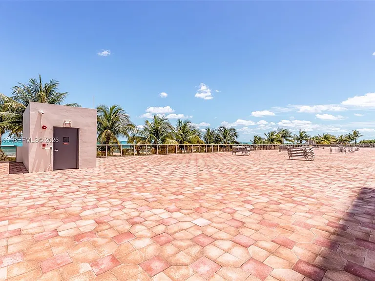 6039 Collins Ave #1206 — Photo 30