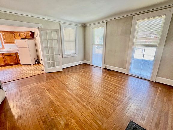 4th image of 398 Main St #1