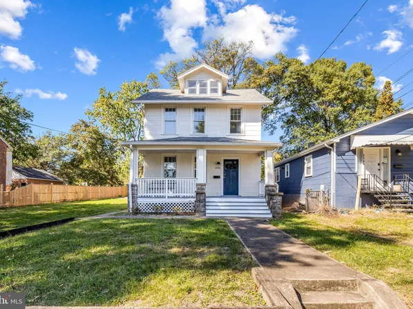 3718 Parkwood St, Brentwood, MD 20722