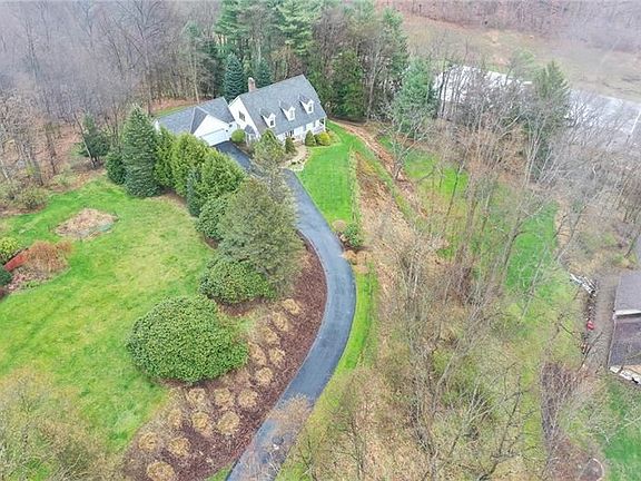 2nd image of 3559 Applecroft Ln