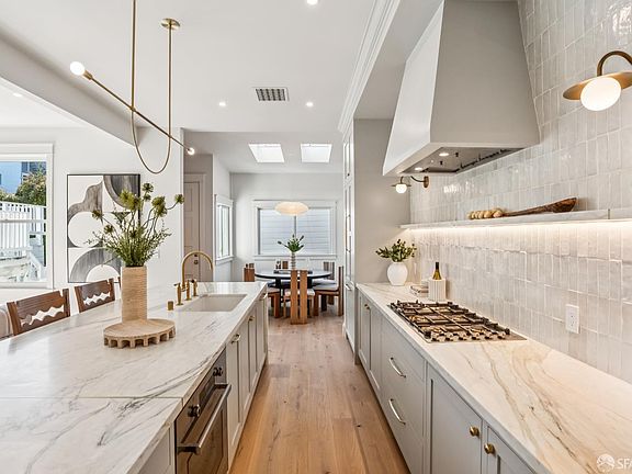 12th image of 160 Noe St