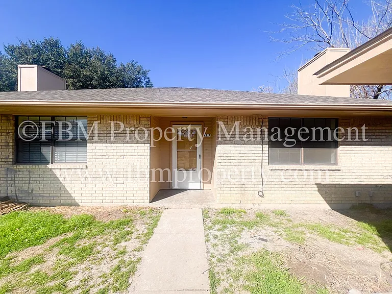 221 Highland Ave #A — Photo 2
