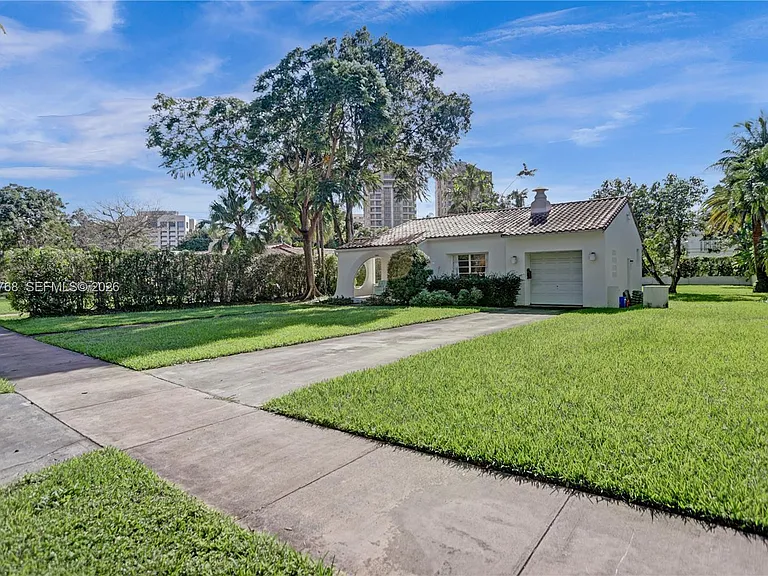 2214 Segovia Cir — Photo 2