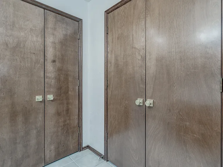 1817 Victoria Dr — Photo 39