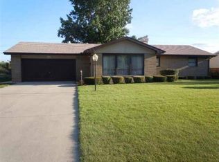 425 Mayfair Dr, Lincoln, IL 62656