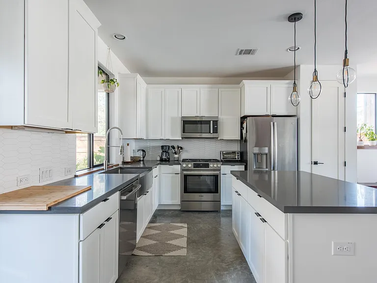 2707 Francisco St — Photo 4