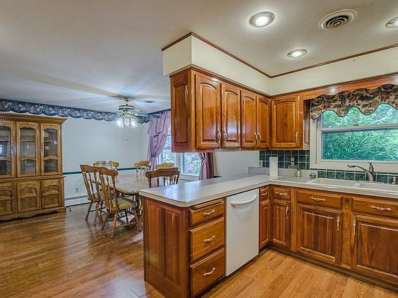 3rd image of 439 Craigston Dr