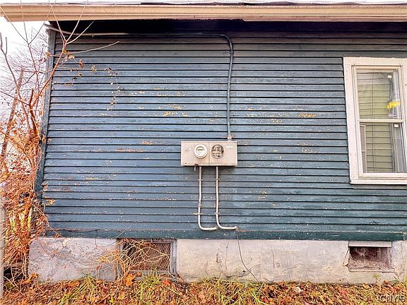 5th image of 377 Alphonse St