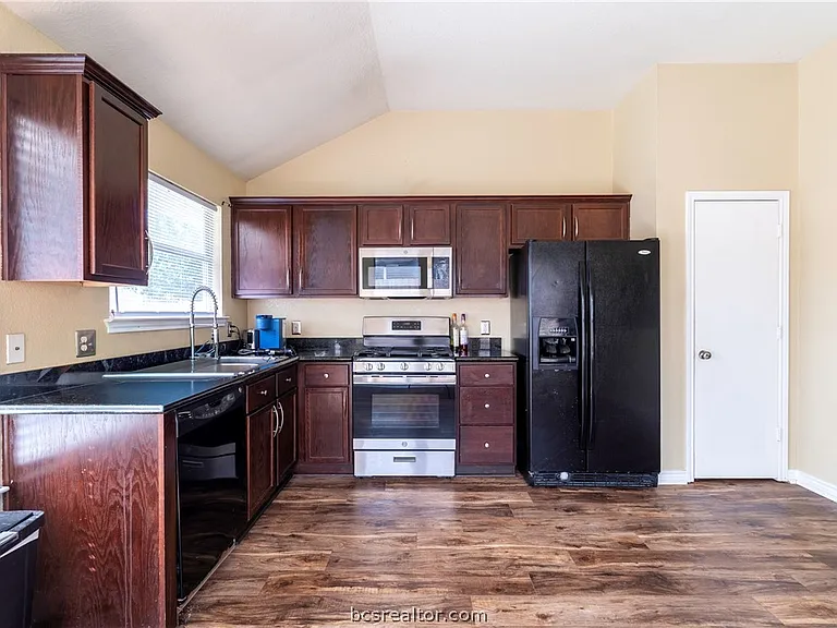928 Crested Point Dr — Photo 4
