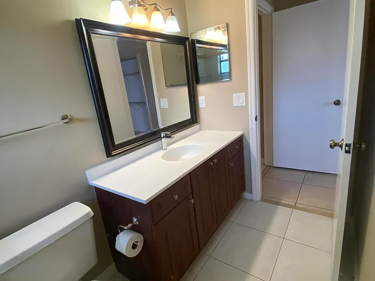 4302 Woodstock Dr #B — Photo 15
