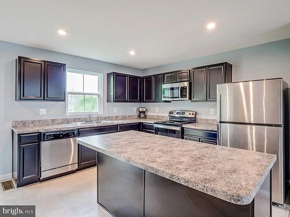 3rd image of 2246 Sedgwick Dr