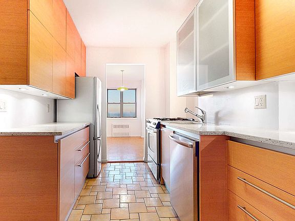 2nd image of 3530 Henry Hudson Pkwy APT 10A
