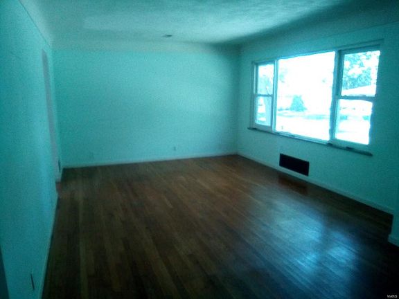 3rd image of 8404 Hillview Dr
