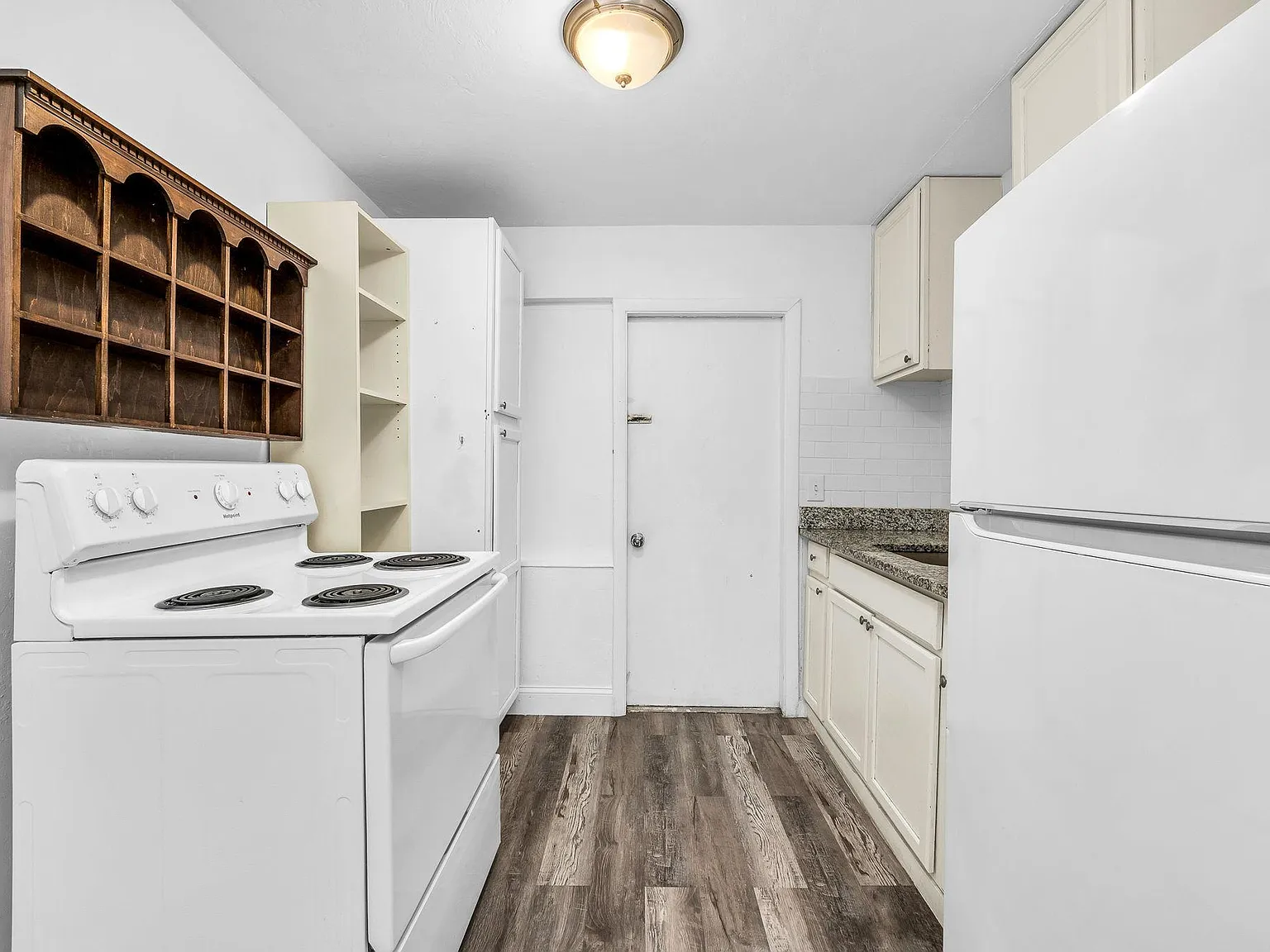 2 bed, 680 sqft, $2,045 — Photo 2