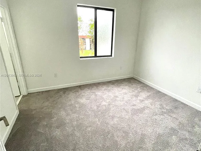 929 NE 211th St — Photo 11