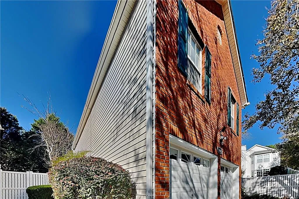 3 bed, 2.5 bath, 1386 sqft, $2,575 — Photo 1