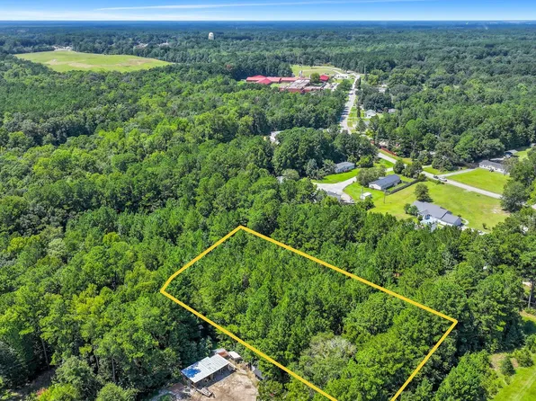 122 Bowers Ln, Moncks Corner, SC 29461