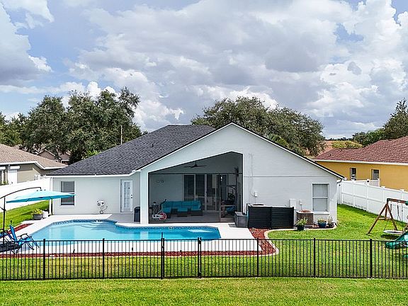 4th image of 930 Estate Cove Cir