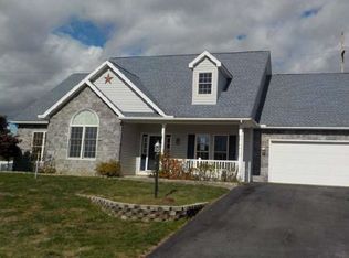 55 Summer Breeze Ln, Chambersburg, PA 17202