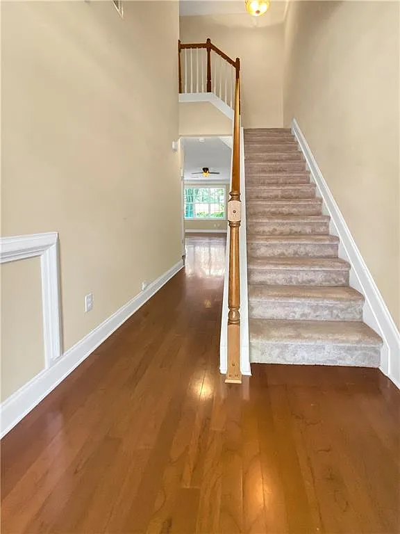 3 bed, 2.5 bath, 1947 sqft, $2,300 — Photo 4