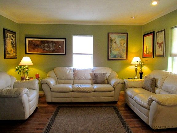 4th image of 1108 Courtney Way