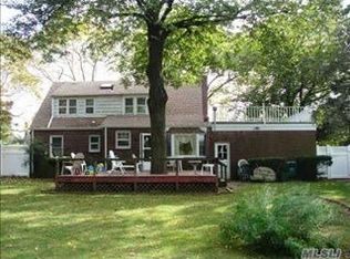 677 Walter St, Uniondale, NY 11553