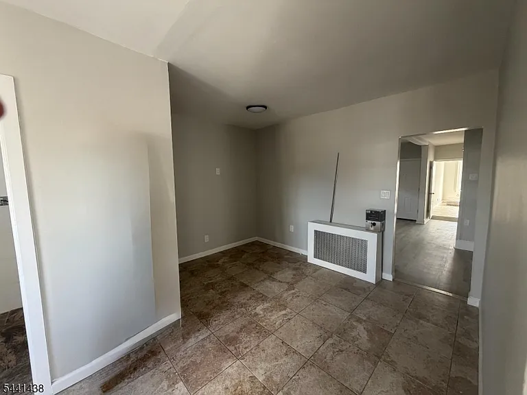 212 Beacon Ave — Photo 3