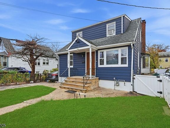 2nd image of 721 E Curtis St
