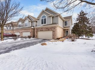 700 Juniper Ln, Lake In The Hills, IL 60156