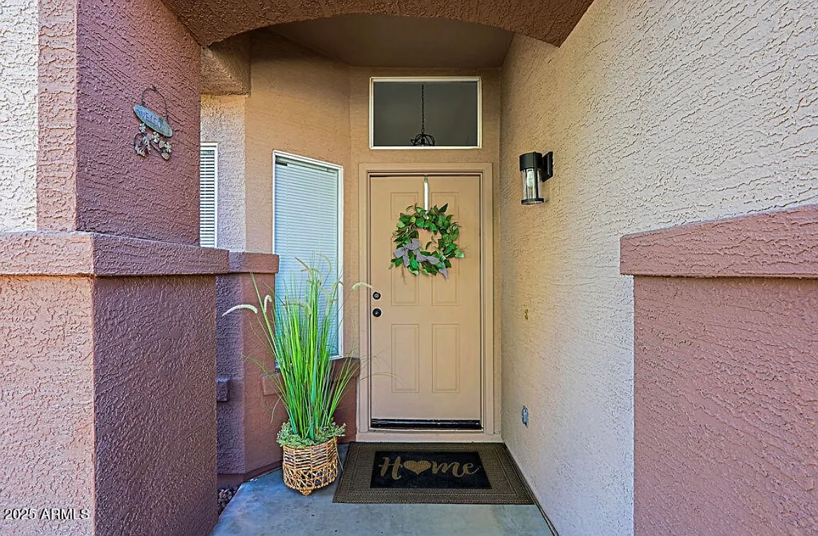 8605 W Paradise Dr — Photo 2