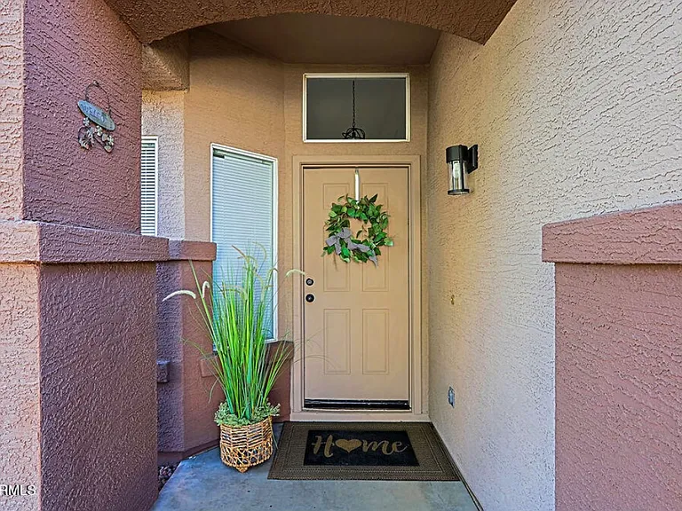 8605 W Paradise Dr — Photo 2