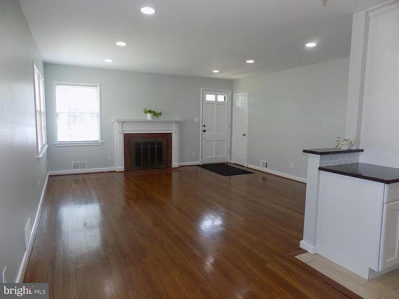 4th image of 138 S Abingdon St